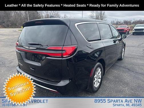 Diamond Black 2025 Chrysler Pacifica Select