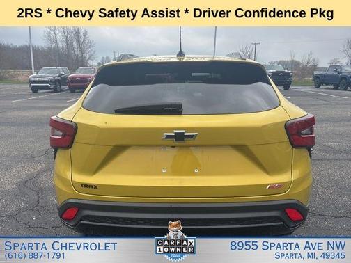 Yellow Metallic 2024 Chevrolet Trax 2RS