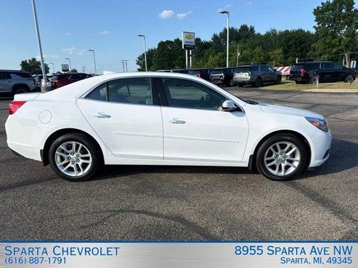Summit White 2015 Chevrolet Malibu 1LT