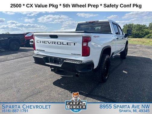 Summit White 2022 Chevrolet Silverado 2500 Custom