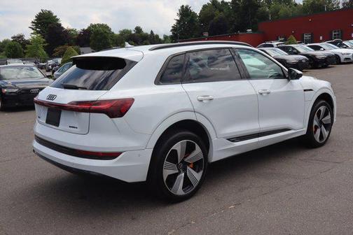 2022 Audi e-tron Premium Plus