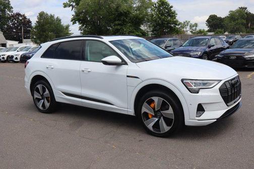 2022 Audi e-tron Premium Plus