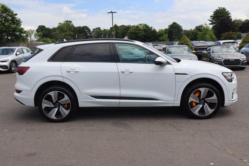 2022 Audi e-tron Premium Plus