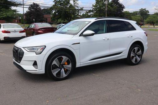 2022 Audi e-tron Premium Plus