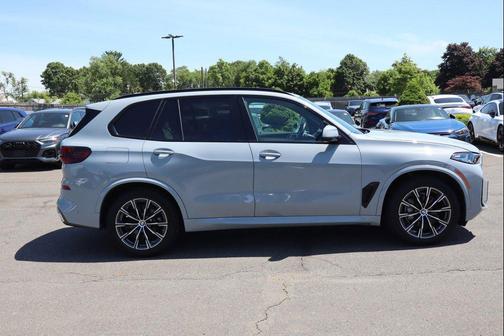 Brooklyn Grey Metallic 2024 BMW X5 xDrive40i