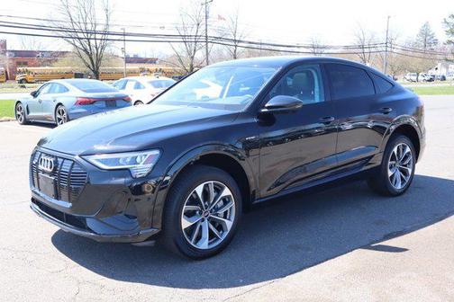 Mythos Black Metallic 2021 Audi e-tron Sportback Premium Plus