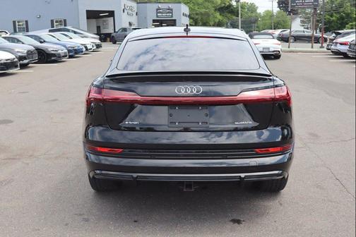 Mythos Black Metallic 2021 Audi e-tron Sportback Premium Plus