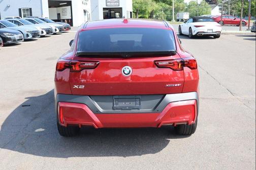 Vegas Red Metallic 2026 BMW X2 xDrive28i