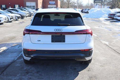 2024 Audi Q8 e-tron Premium Plus