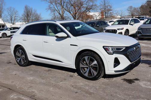 2024 Audi Q8 e-tron Premium Plus