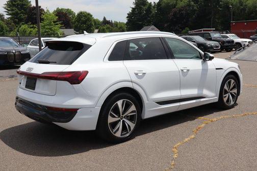 2024 Audi Q8 e-tron Premium Plus