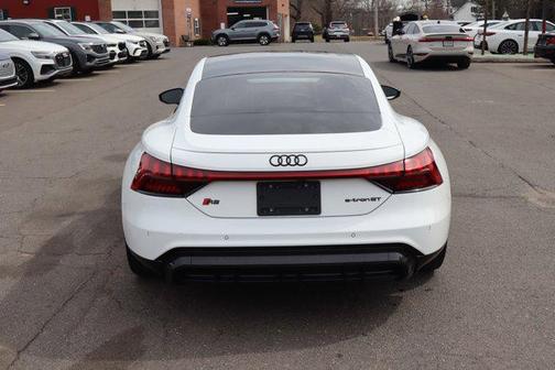 Ibis White 2022 Audi RS e-tron GT quattro