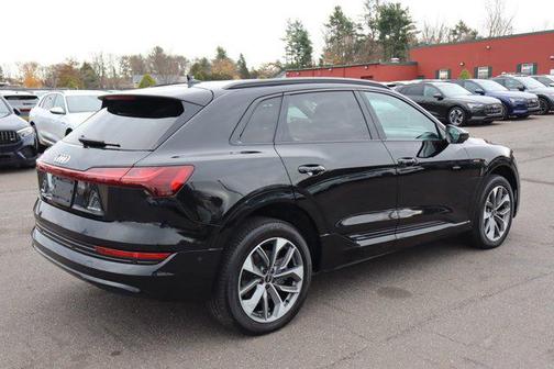 2021 Audi e-tron Premium Plus