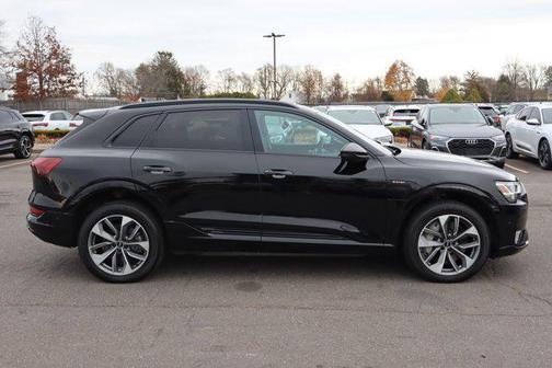 2021 Audi e-tron Premium Plus