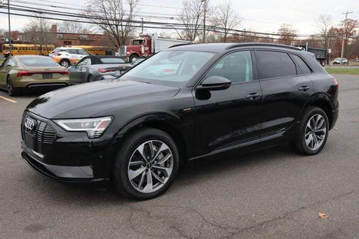 2021 Audi e-tron Premium Plus