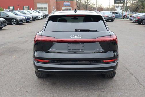 2021 Audi e-tron Premium Plus