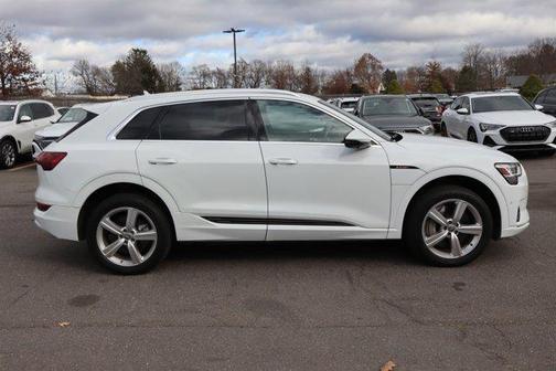 2019 Audi e-tron Premium Plus