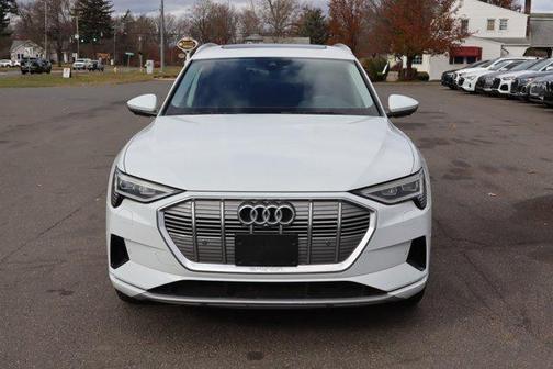 2019 Audi e-tron Premium Plus