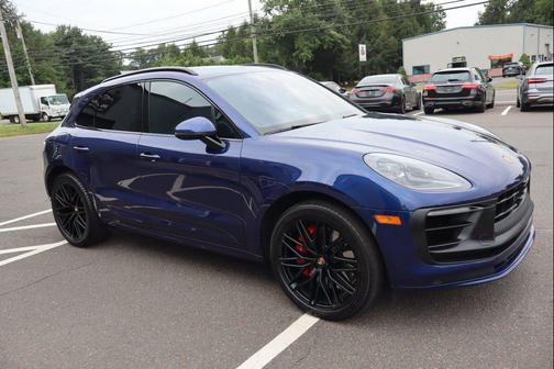 Gentian Blue Metallic 2023 Porsche Macan Macan GTS