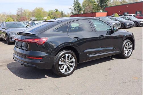 Mythos Black Metallic 2021 Audi e-tron Sportback Premium Plus