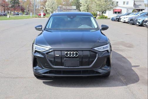 Mythos Black Metallic 2021 Audi e-tron Sportback Premium Plus