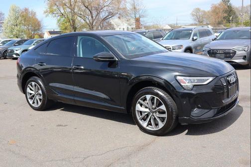 Mythos Black Metallic 2021 Audi e-tron Sportback Premium Plus