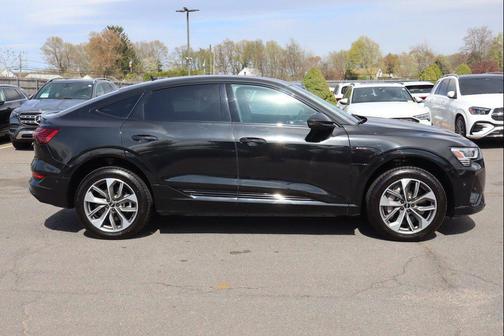 Mythos Black Metallic 2021 Audi e-tron Sportback Premium Plus