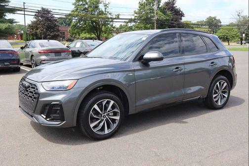 Daytona Gray Pearl Effect 2024 Audi Q5 45 S line Premium