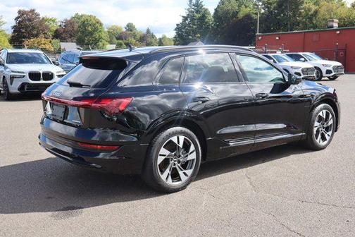 2021 Audi e-tron Premium