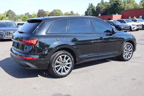 2024 Audi Q7 45 Premium Plus