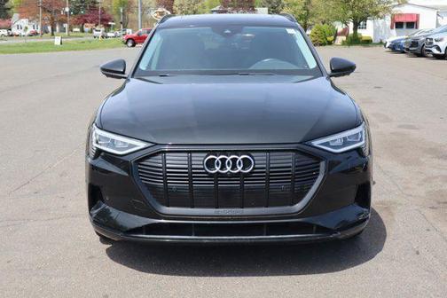 Mythos Black Metallic 2021 Audi e-tron Premium