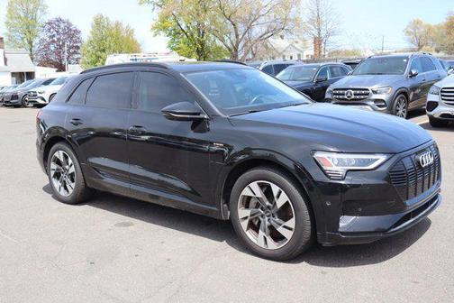 Mythos Black Metallic 2021 Audi e-tron Premium