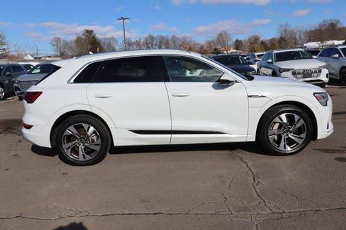 2021 Audi e-tron Premium Plus