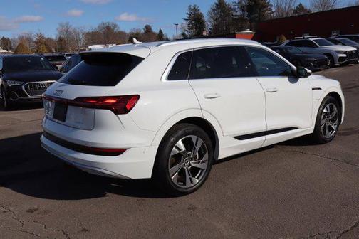 2021 Audi e-tron Premium Plus