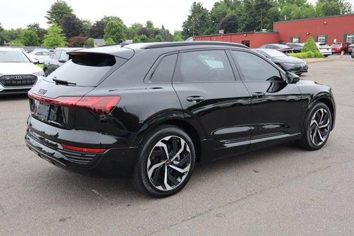 2024 Audi Q8 e-tron Premium Plus