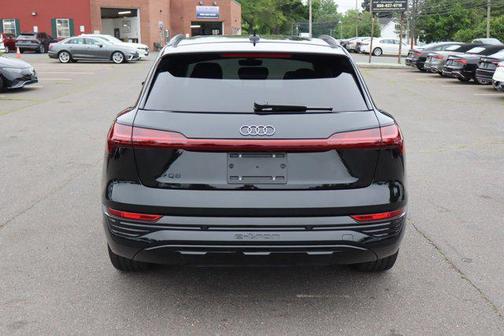2024 Audi Q8 e-tron Premium Plus