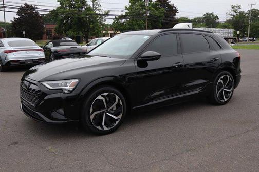 2024 Audi Q8 e-tron Premium Plus