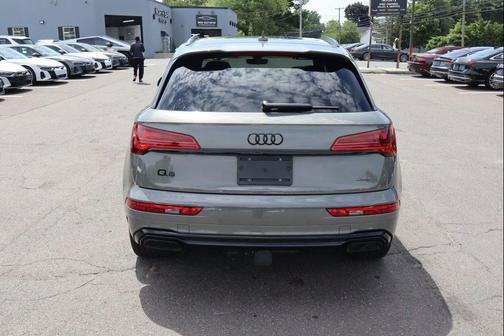 Chronos Gray Metallic 2024 Audi Q5 55 S line Prestige