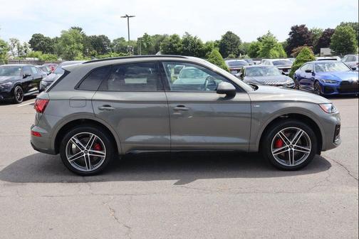 Chronos Gray Metallic 2024 Audi Q5 55 S line Prestige