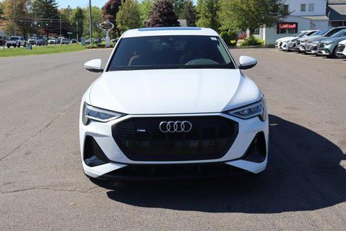 Glacier White Metallic 2021 Audi e-tron Sportback Premium