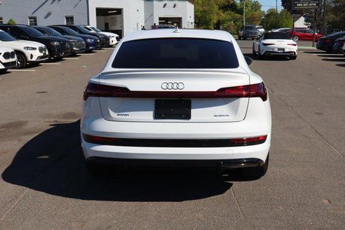 Glacier White Metallic 2021 Audi e-tron Sportback Premium