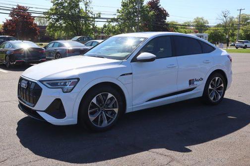 Glacier White Metallic 2021 Audi e-tron Sportback Premium