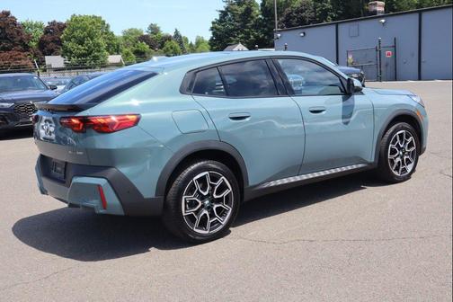 Cape York Green Metallic 2026 BMW X2 xDrive28i