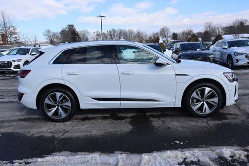 2024 Audi Q8 e-tron Premium Plus