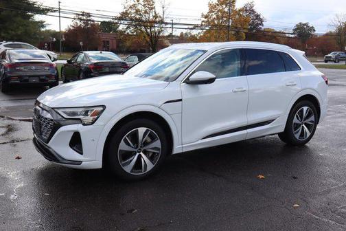 2024 Audi Q8 e-tron Premium Plus