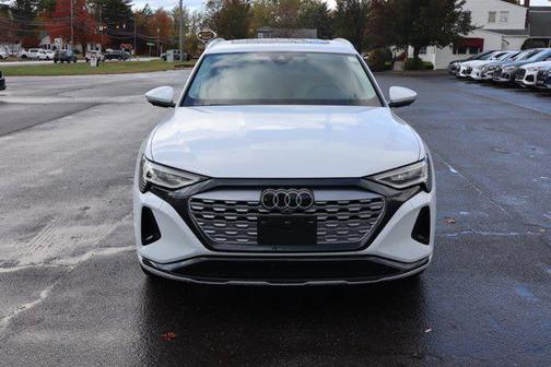 2024 Audi Q8 e-tron Premium Plus