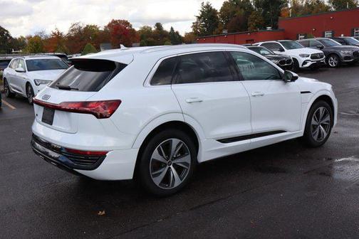 2024 Audi Q8 e-tron Premium Plus