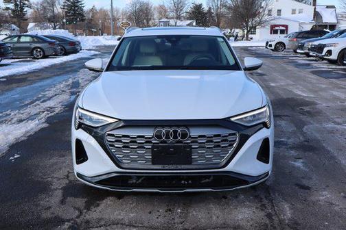 2024 Audi Q8 e-tron Premium Plus