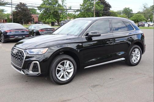 Mythos Black Metallic 2023 Audi Q5 45 S line Premium