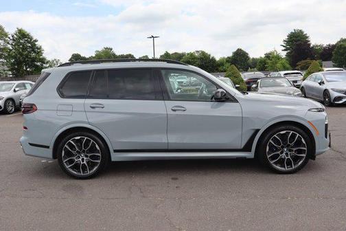 2024 BMW X7 M60i